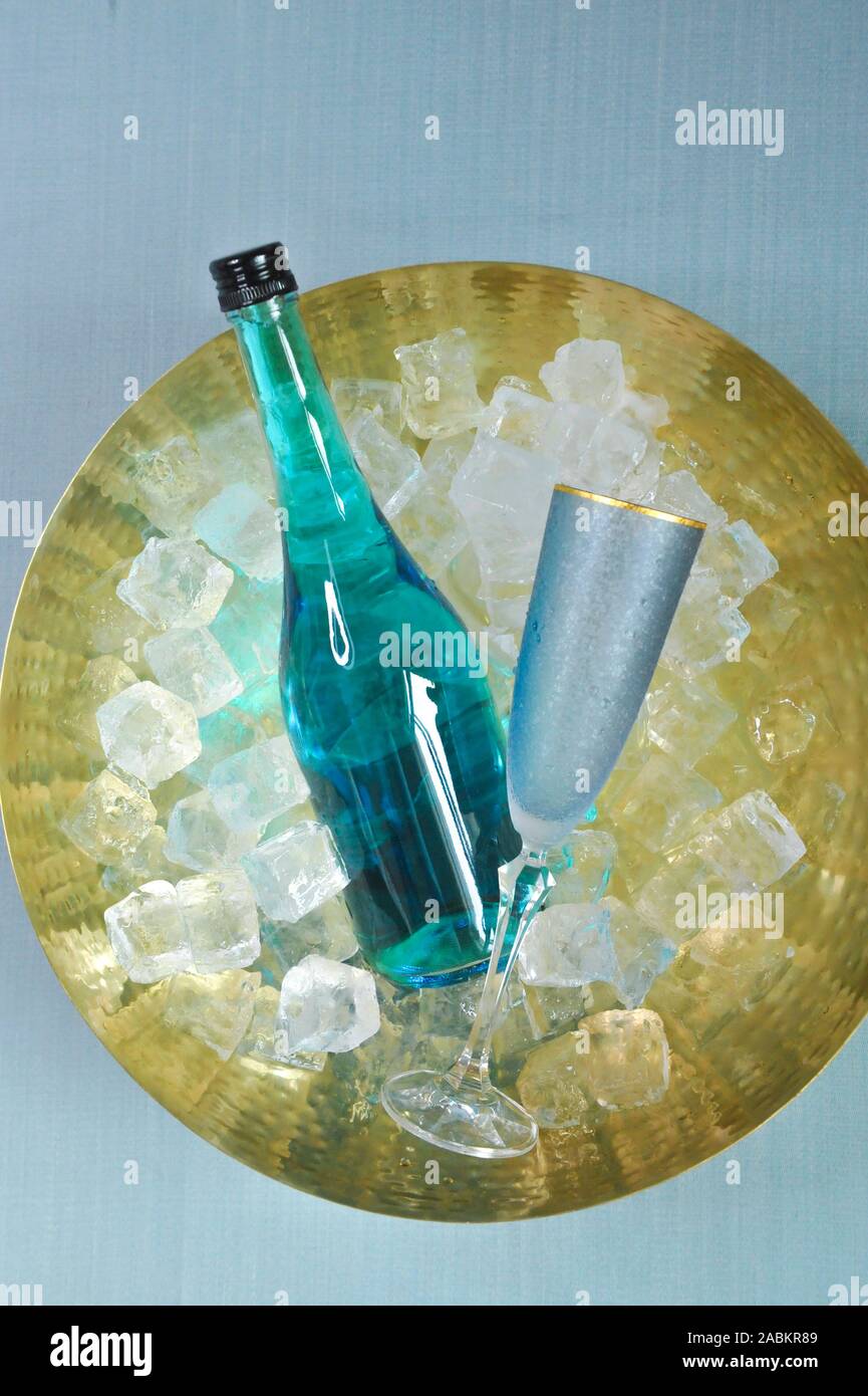 Water bottle in beverage cooler [automated translation] Stock Photo Alamy