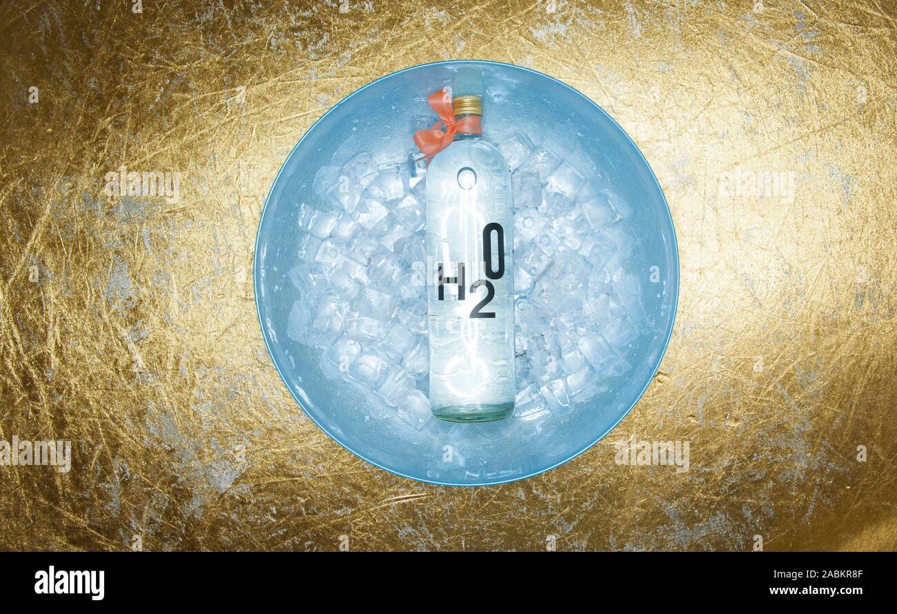 Water bottle in beverage cooler [automated translation] Stock Photo Alamy