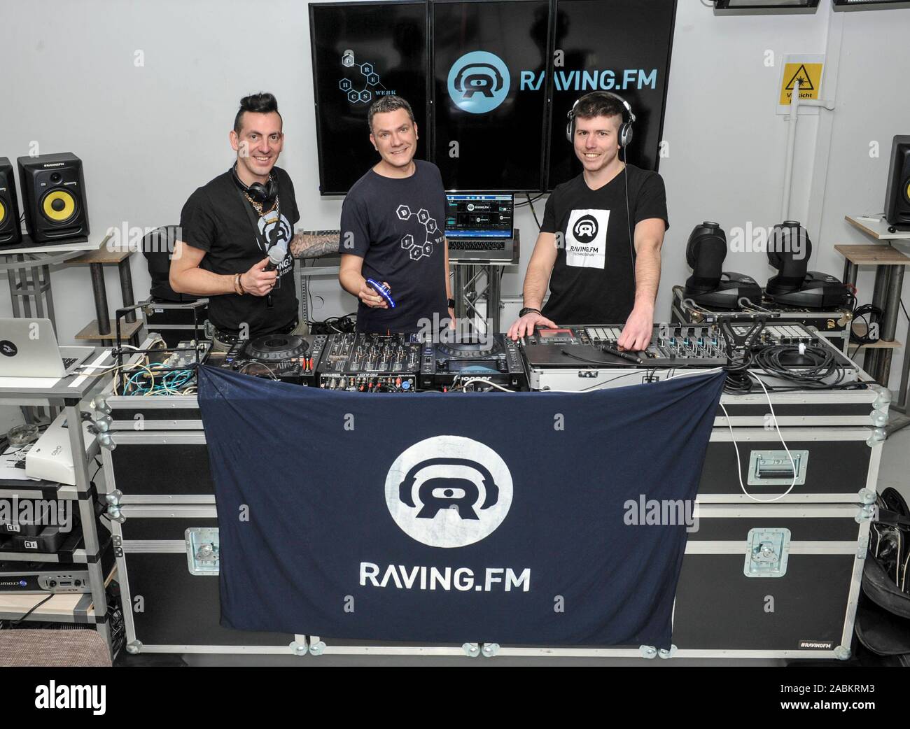 Leonardo Javier Garcia (l.) and Juan Pablo Toculescu (r.) from the Munich techno web radio station 'Raving.fm', recorded in their studio in a former print shop in Untergiesing. In the middle Andreas Drescher from the Munich artist collective 'Dreschwerk'. [automated translation] Stock Photo