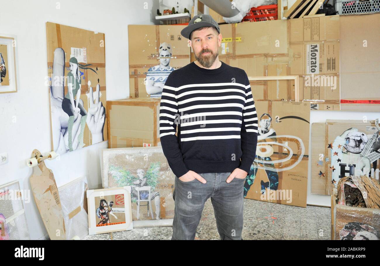 The former music video director Matthias Edlinger has given up his old profession and now makes art with cardboard boxes in his studio at Munich's Ostbahnhof. [automated translation] Stock Photo