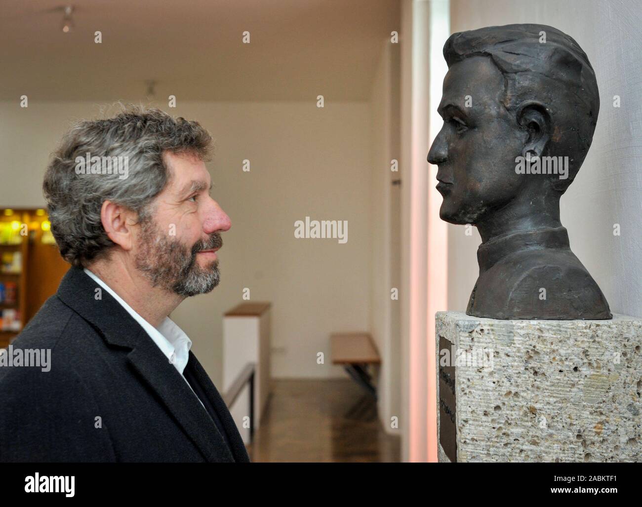 The sculptor Josef Alexander Henselmann in the church Heilig Blut at ...