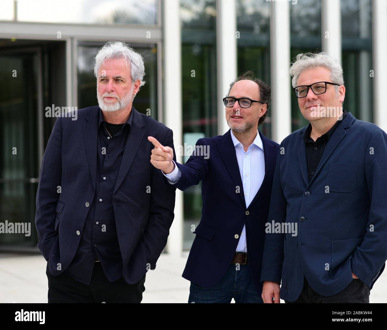 The two Israeli authors and filmmakers Ari Folman (l.) and David Polonsky (r.) receive the Prize of the NS Documentation Center in Munich for their graphic novel 'Anne Frank's Diary'. In the middle of the picture Yves Kugelmann from the Anne Frank Fund, who initiated the comic adaptation. [automated translation] Stock Photo