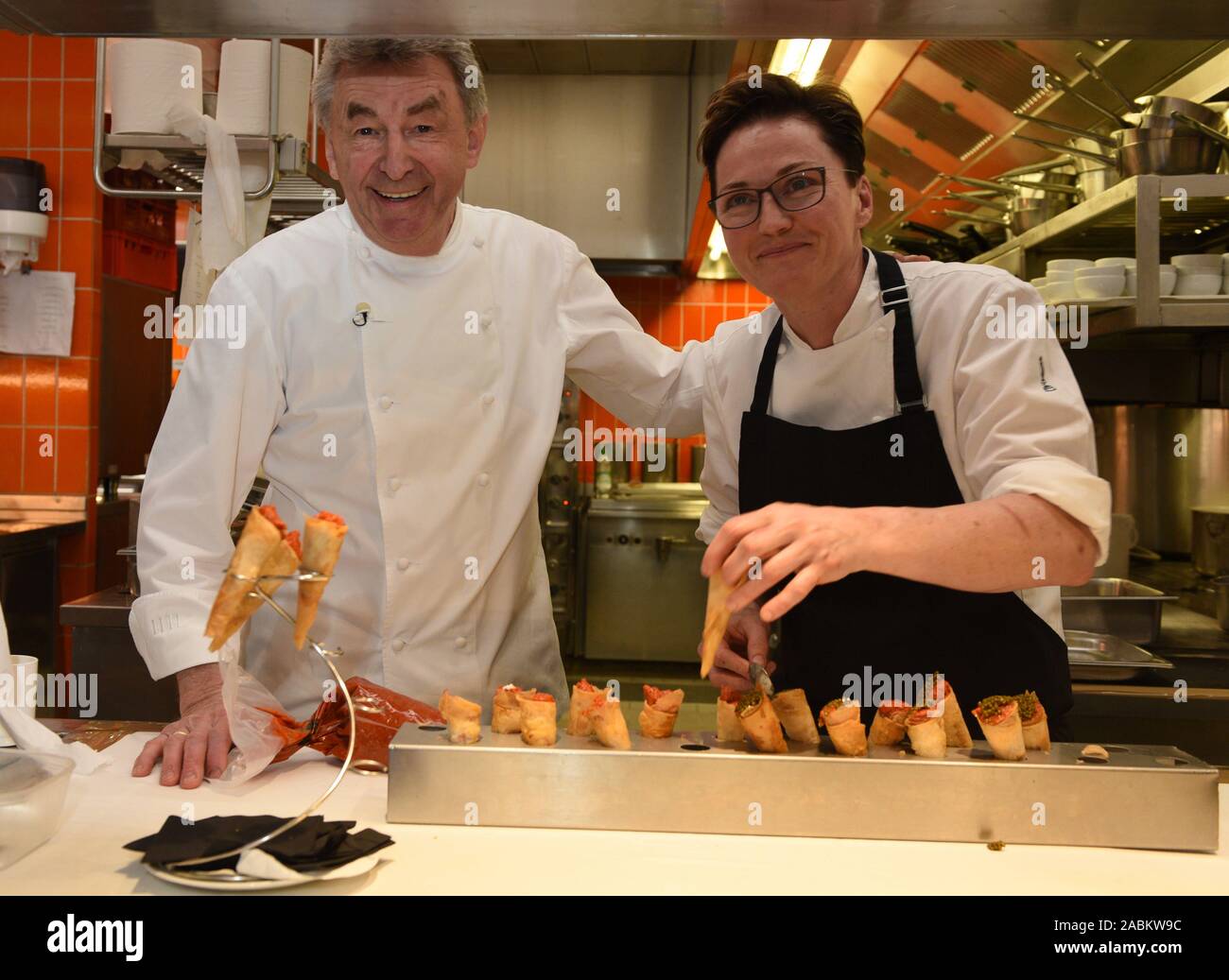 Star chef Hans Haas (l.) with sous chef Sigi Schelling in the kitchen of  the gourmet restaurant 