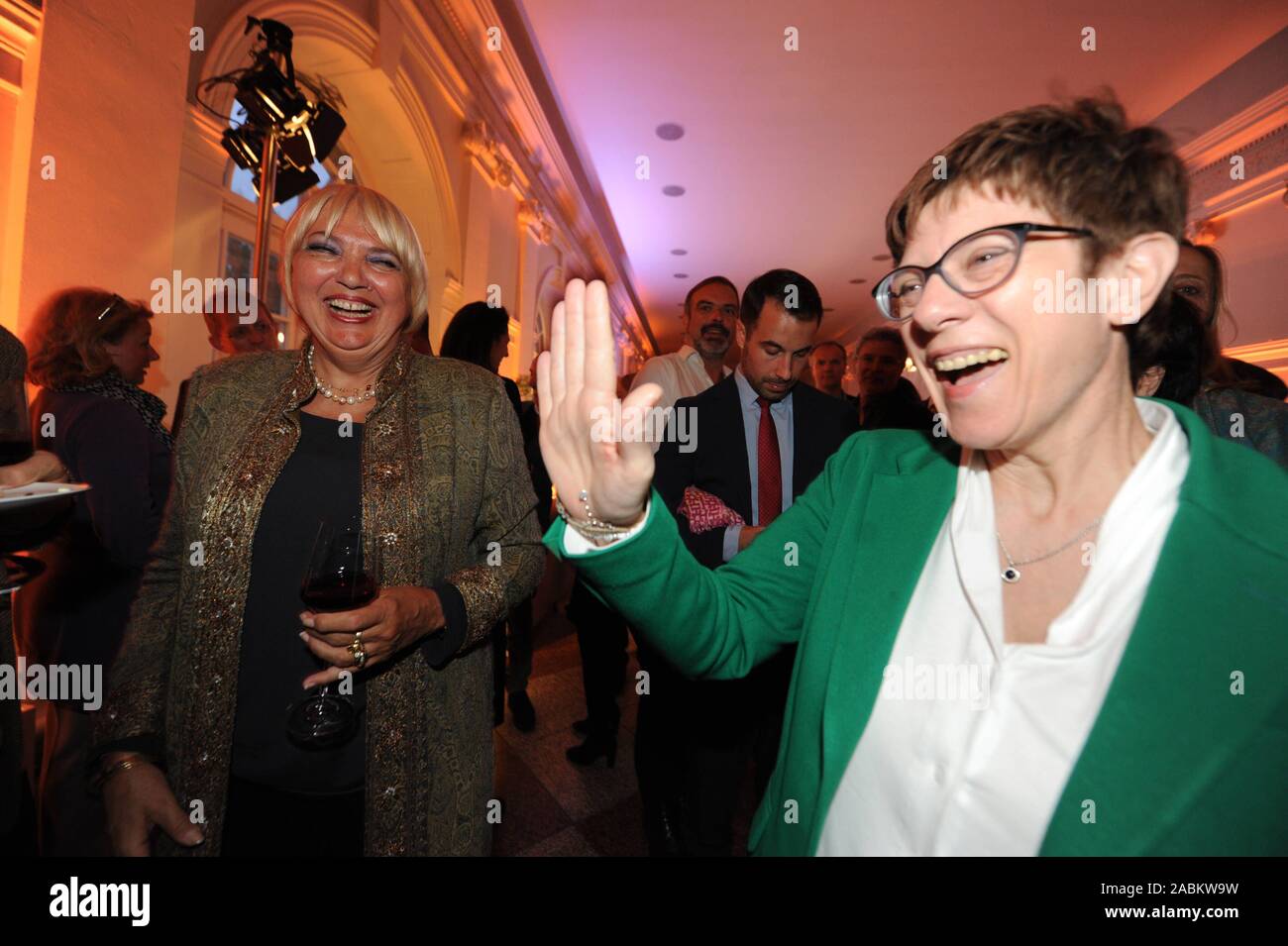 SZ Night in Berlin at Charlottenburg Castle: Claudia Roth and Annegret Kramp-Karrenbauer. [automated translation] Stock Photo