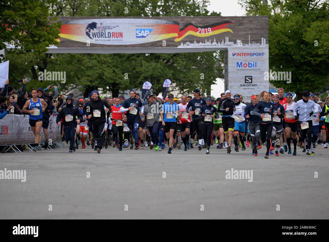 Participants at the start of the "Wings for Life World Run" in the