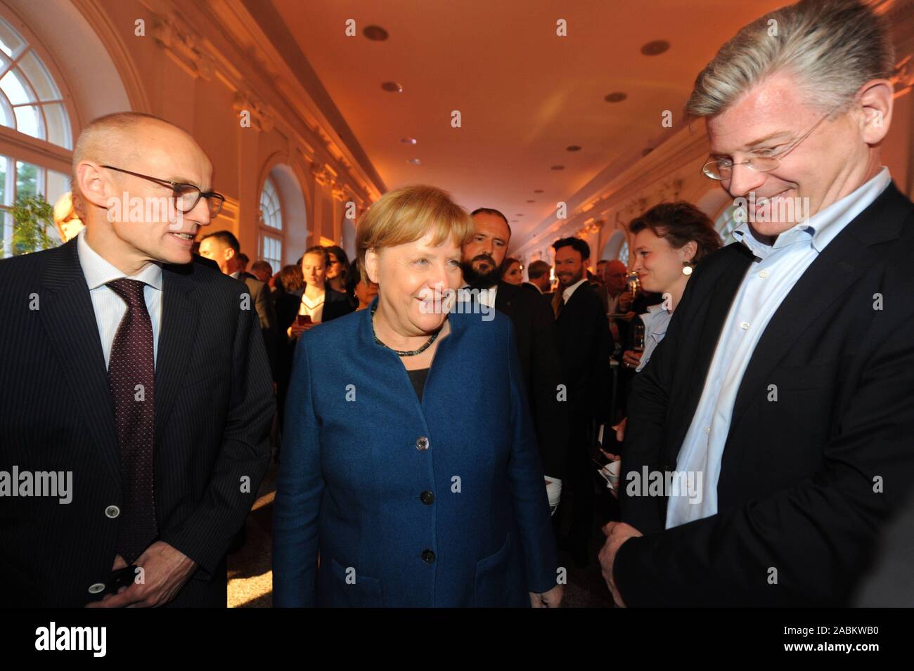 SZ Night in Berlin at Charlottenburg Palace: SZ Editor-in-Chief Christian Krach (left) and Angela Merkel , 6 May 2019 [automated translation] Stock Photo