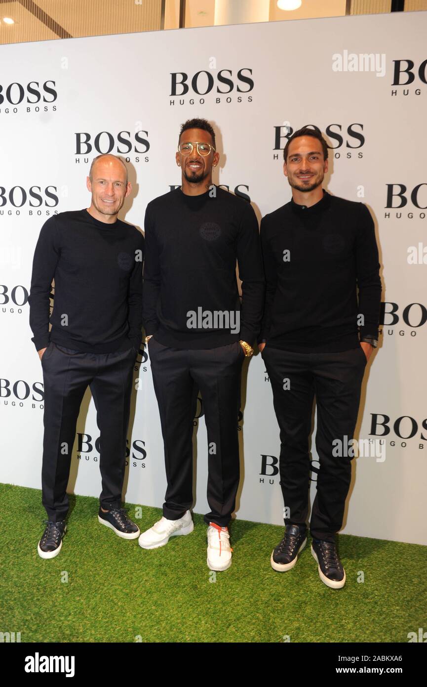 Hugo Boss is the new FC Bayern outfitter. Arjen Robben, Jerôme Boateng and Mats Hummels at the Boss Store in the Fünf Höfe in downtown Munich. [automated translation] Stock Photo