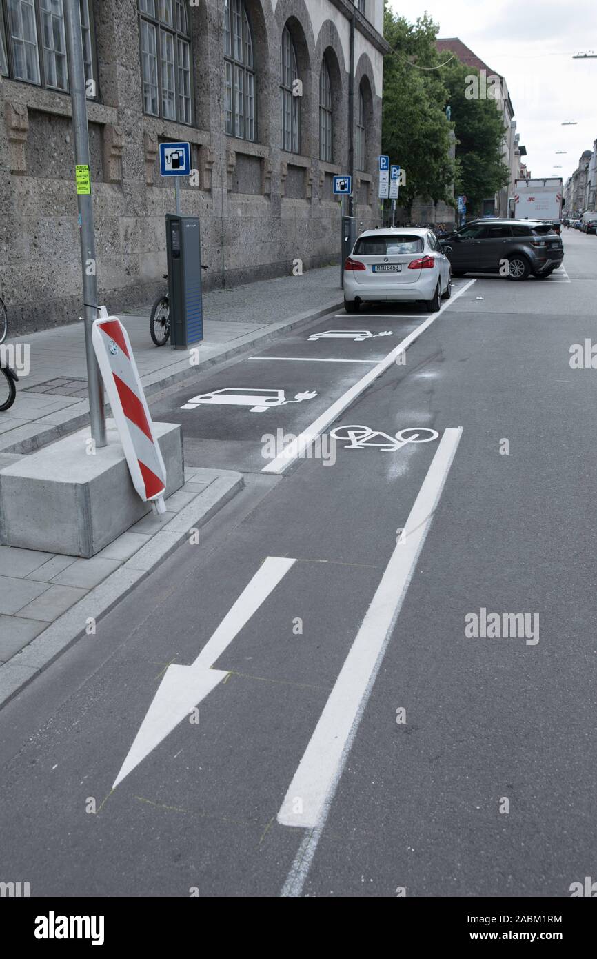 New parking spaces and parking markings in Amalienstraße. Here are new parking spaces in front of a charging station. [automated translation] Stock Photo