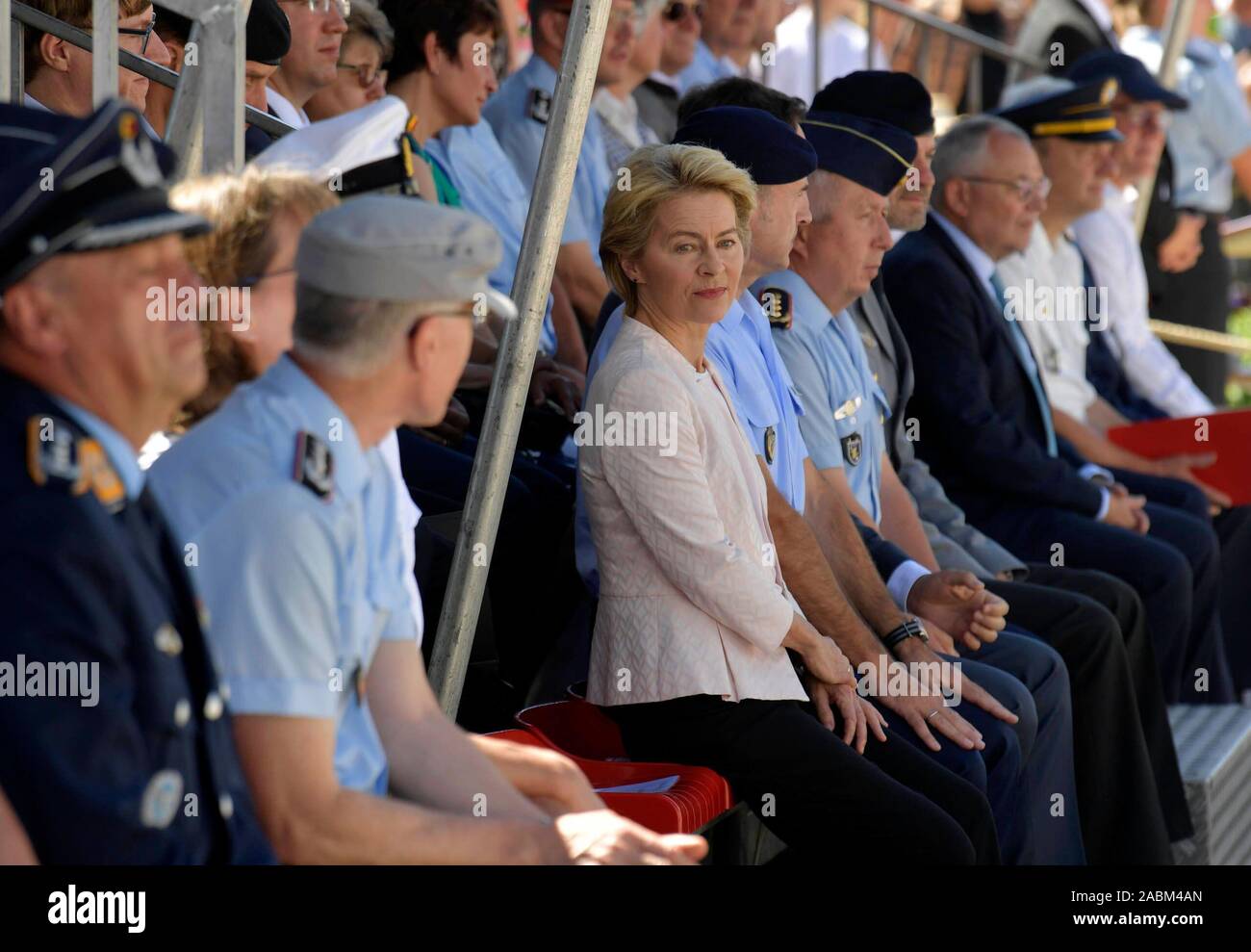 Festive promotion appeal for prospective officers of the University of the Federal Armed Forces with Federal Defence Minister Ursula von der Leyen (m.) in the courtyard of Nymphenburg Castle. [automated translation] Stock Photo