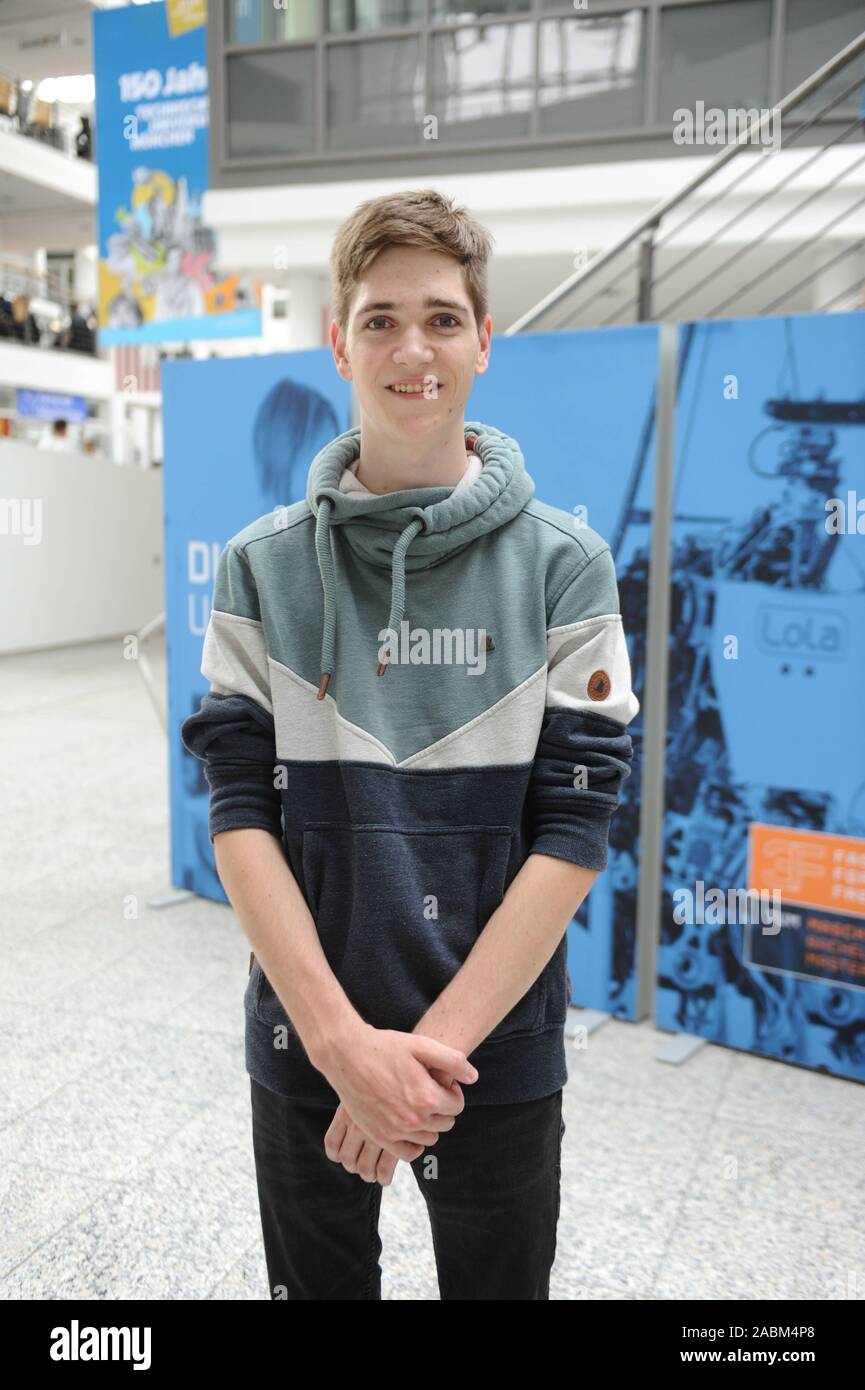 Nils Wagner, physics student at the Technical University Munich (TUM) in Garching, was awarded first place in the national competition 'Jugend forscht' for his flying hollow cylinder X-Zylo. [automated translation] Stock Photo
