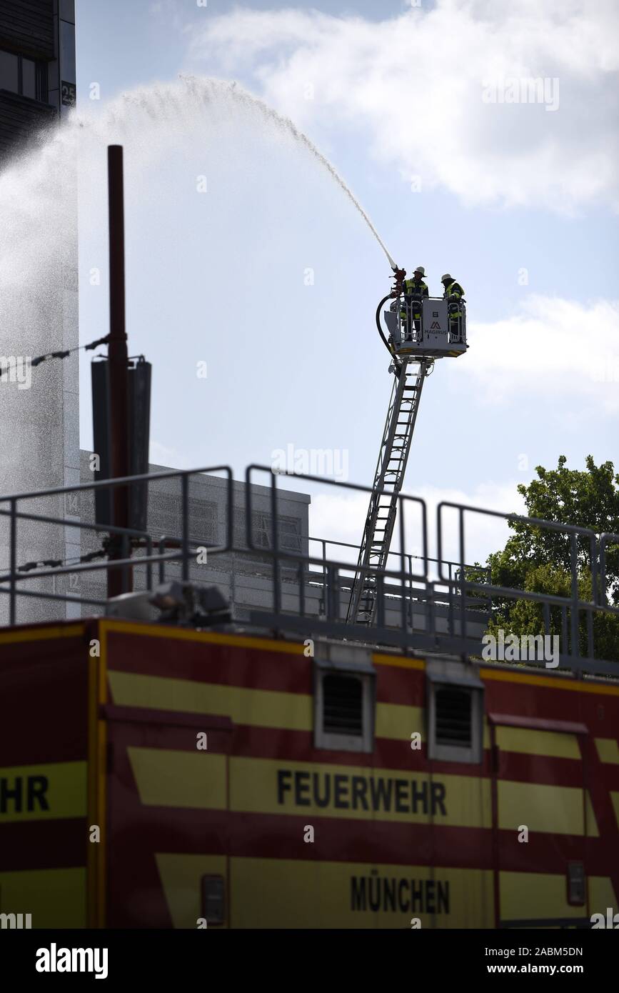 Extinguishing exercise during a training in the fire simulation system of the fire brigade school in fire station 2 at Aidenbachstraße 7. [automated translation] Stock Photo