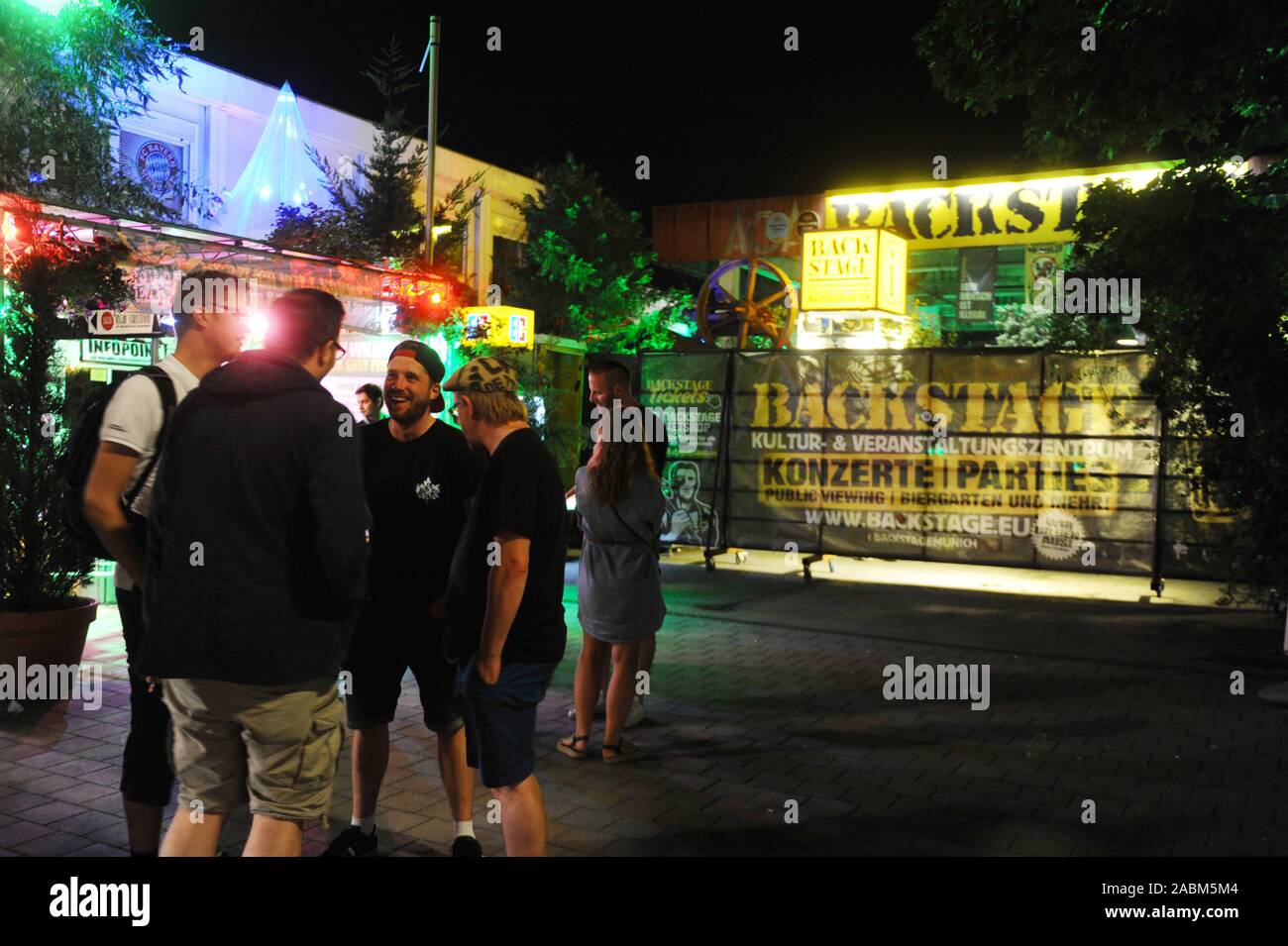Impression of the free and easy festival in the event center backstage