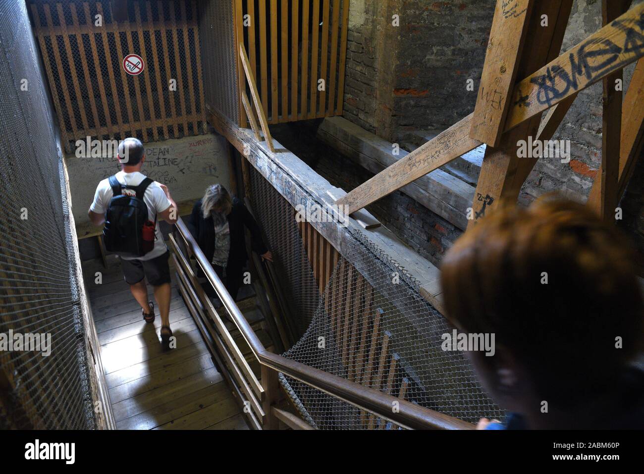 People climbing St. Peter's tower. 306 steps lead up. [automated translation] Stock Photo Alamy