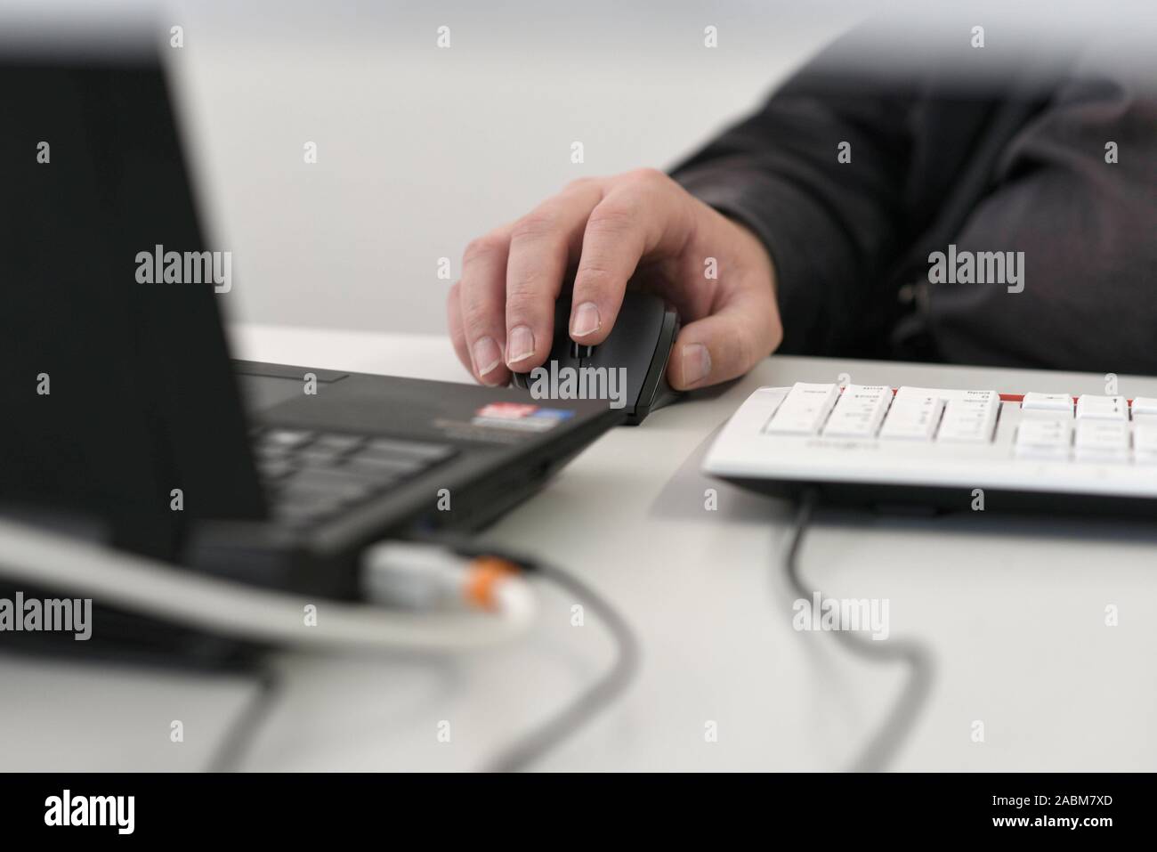 A visit to the Cybercrime department of the Bavarian State Criminal Police Office: PC employee. [automated translation] Stock Photo