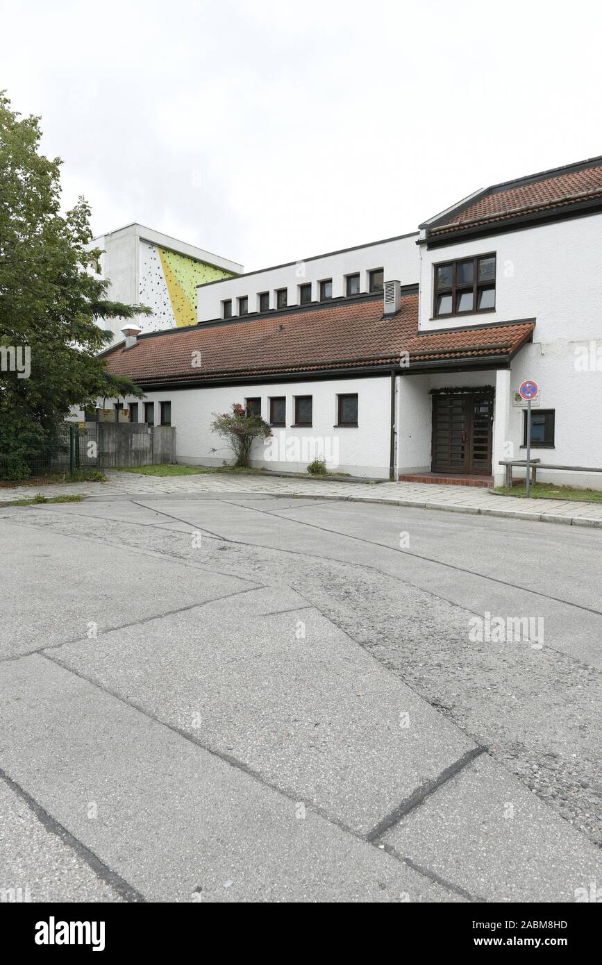 The former clubhouse of the sports club SVN Neuperlach at Bertolt-Brecht-Allee 17 in Munich. [automated translation] Stock Photo