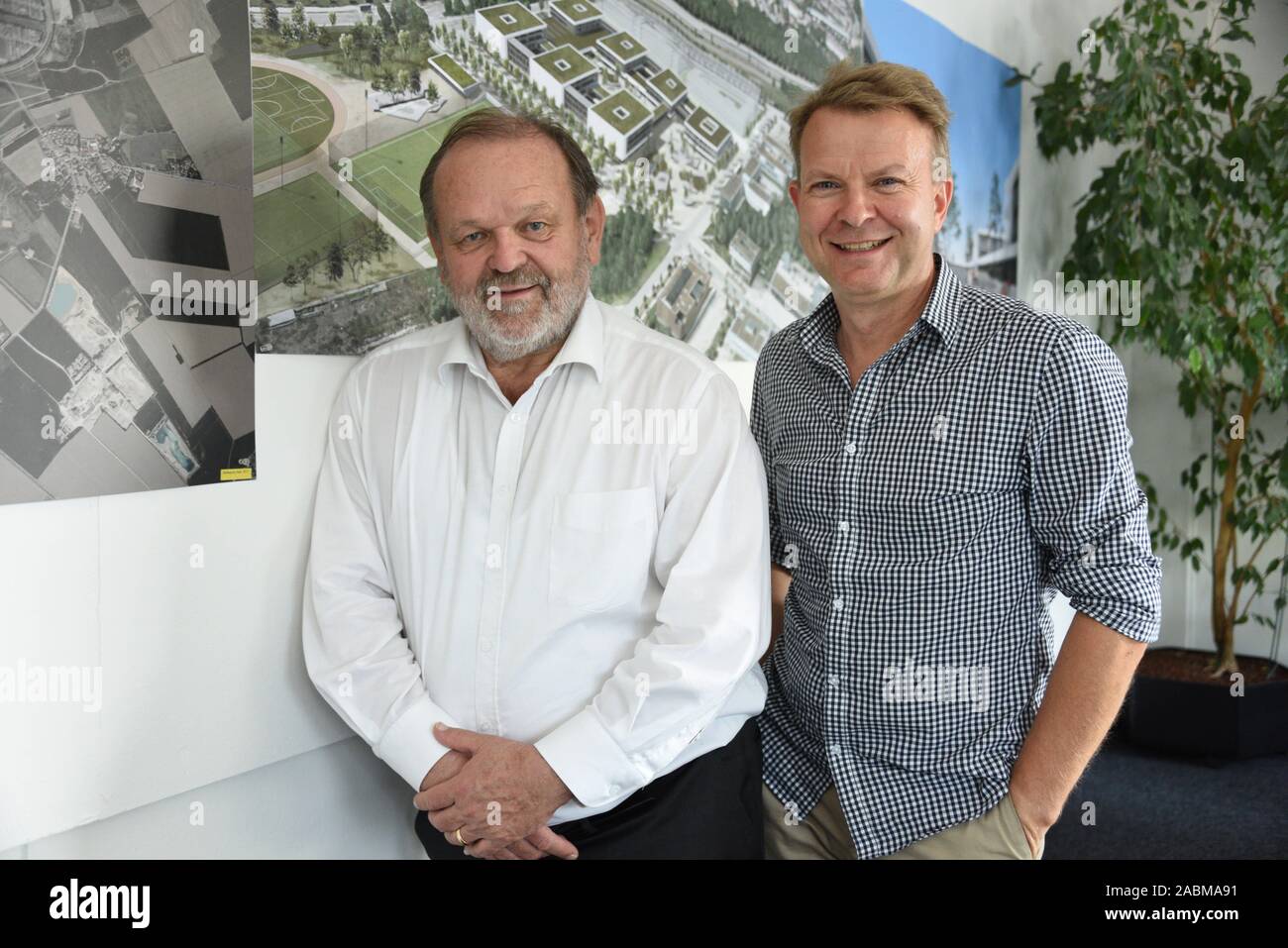 Helmut Aschl (l.), Managing Director of "Maßnahmeträger München Riem GmbH" ( MRG) and his office manager Klaus Kellerer. [automated translation] Stock  Photo - Alamy