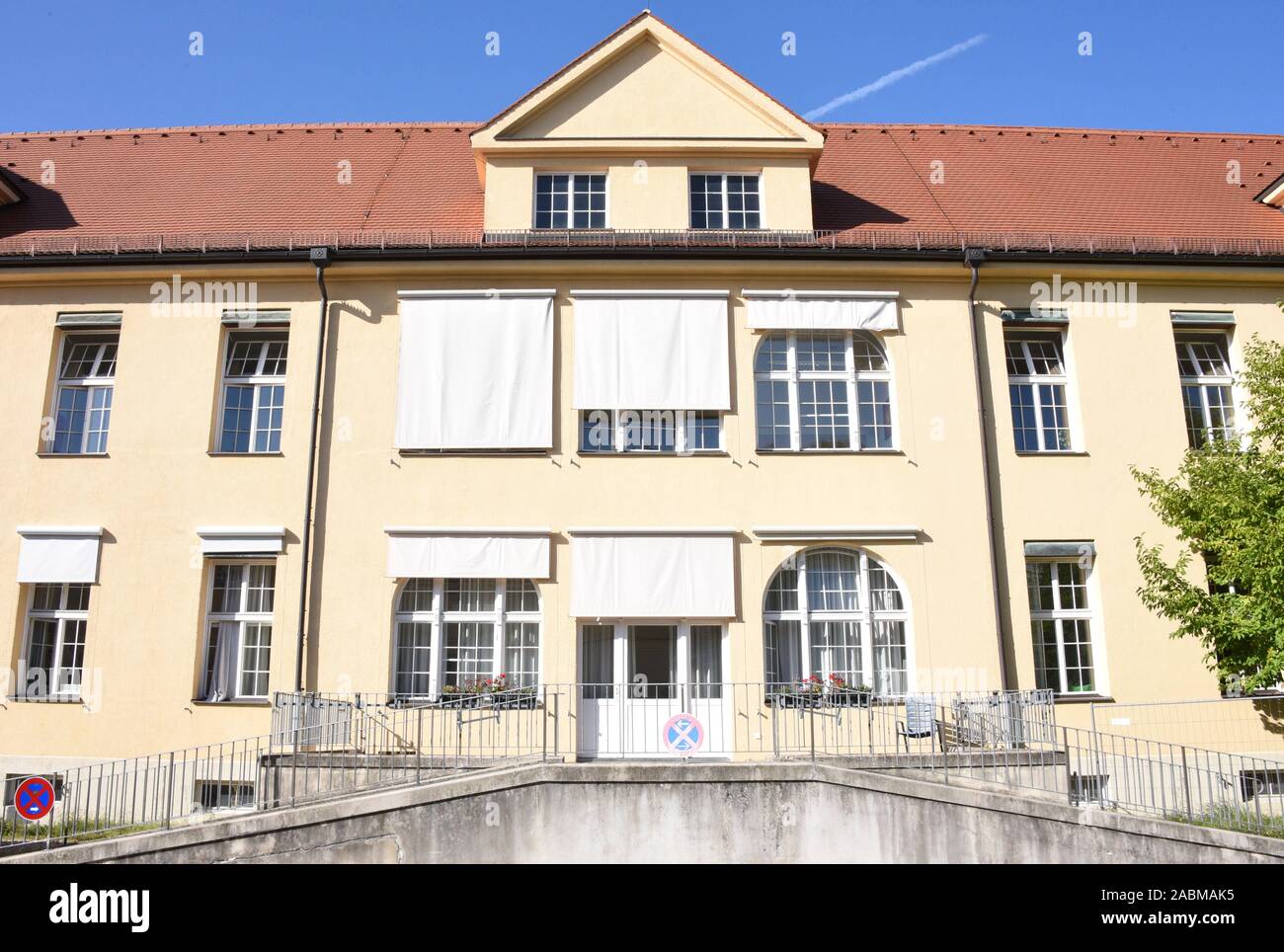 House 8 on the premises of the Schwabing Clinic. The child and youth psychosomatic department of the Rechts der Isar Clinic is located here. [automated translation] Stock Photo