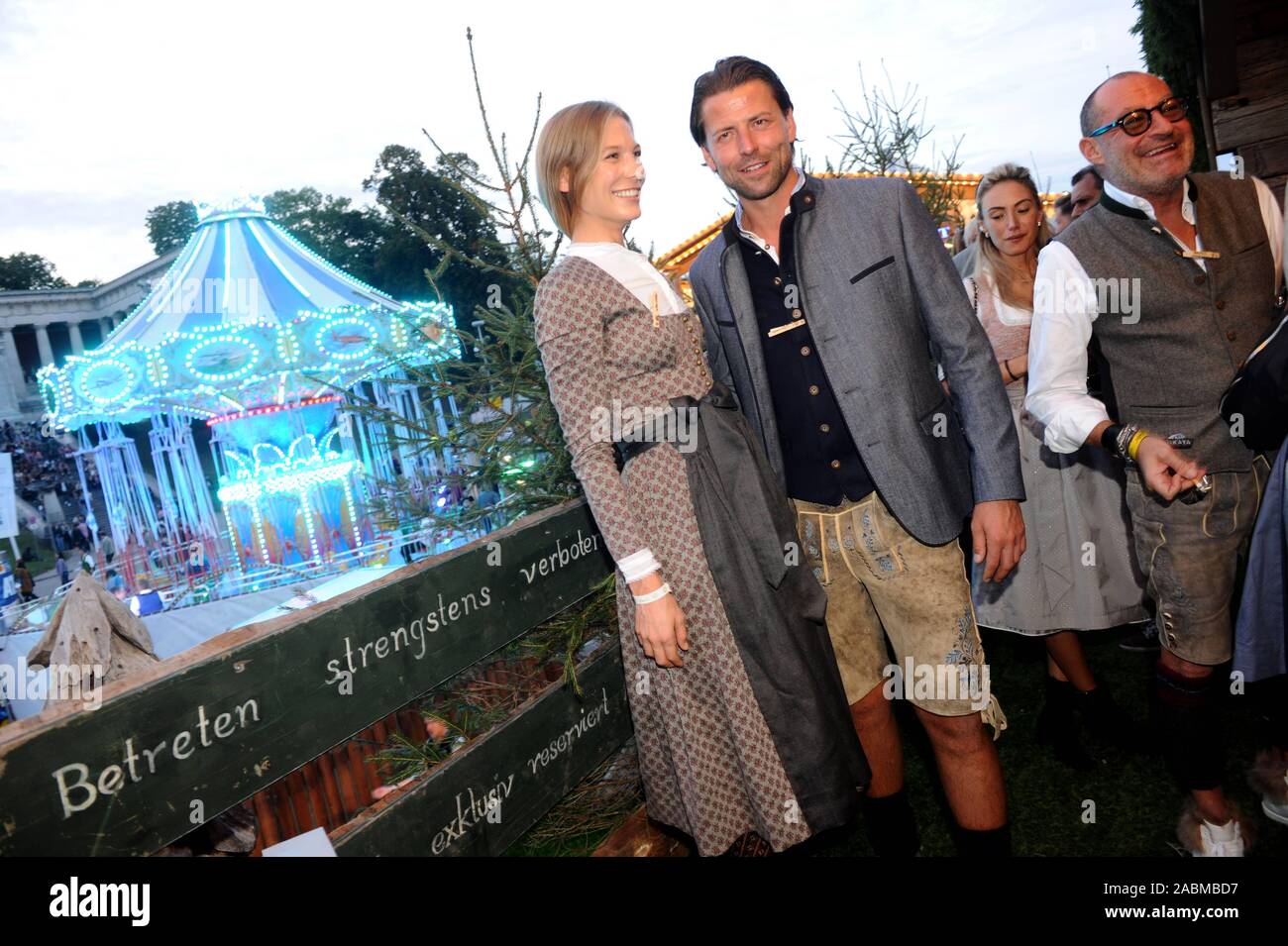 Sarah Brandner and Roman Weidenfellner at the traditional Wiesn-Almauftrieb in the Käfer marquee. [automated translation] Stock Photo