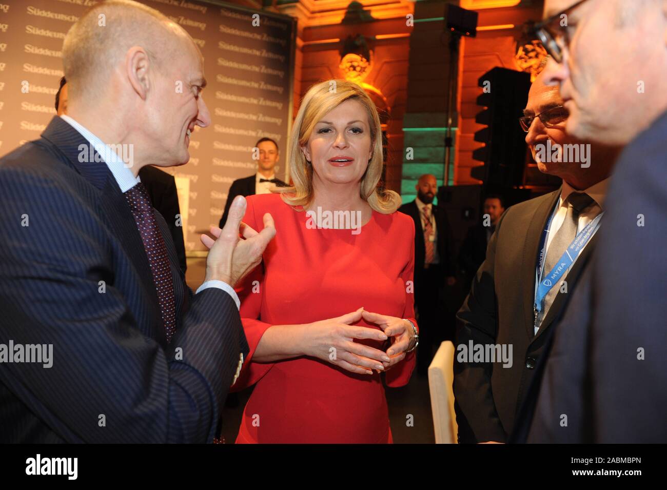 Croatian President Kolinda Grabar-Kitarovic at the Night of the European Economy. To her left is the editor-in-chief of the Süddeutsche Zeitung Wolfgang Krach. [automated translation] Stock Photo