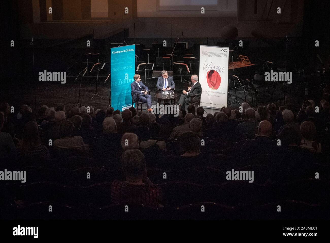 At the beginning of the series 'Wärme und Wallung' of the 'Süddeutsche Zeitung' and the Munich Chamber Orchestra, Clemens Schuldt, Stefan Kornelius and Theo Waigel discuss Germany 30 years after reunification at the Prinzregententheater in Munich. [automated translation] Stock Photo