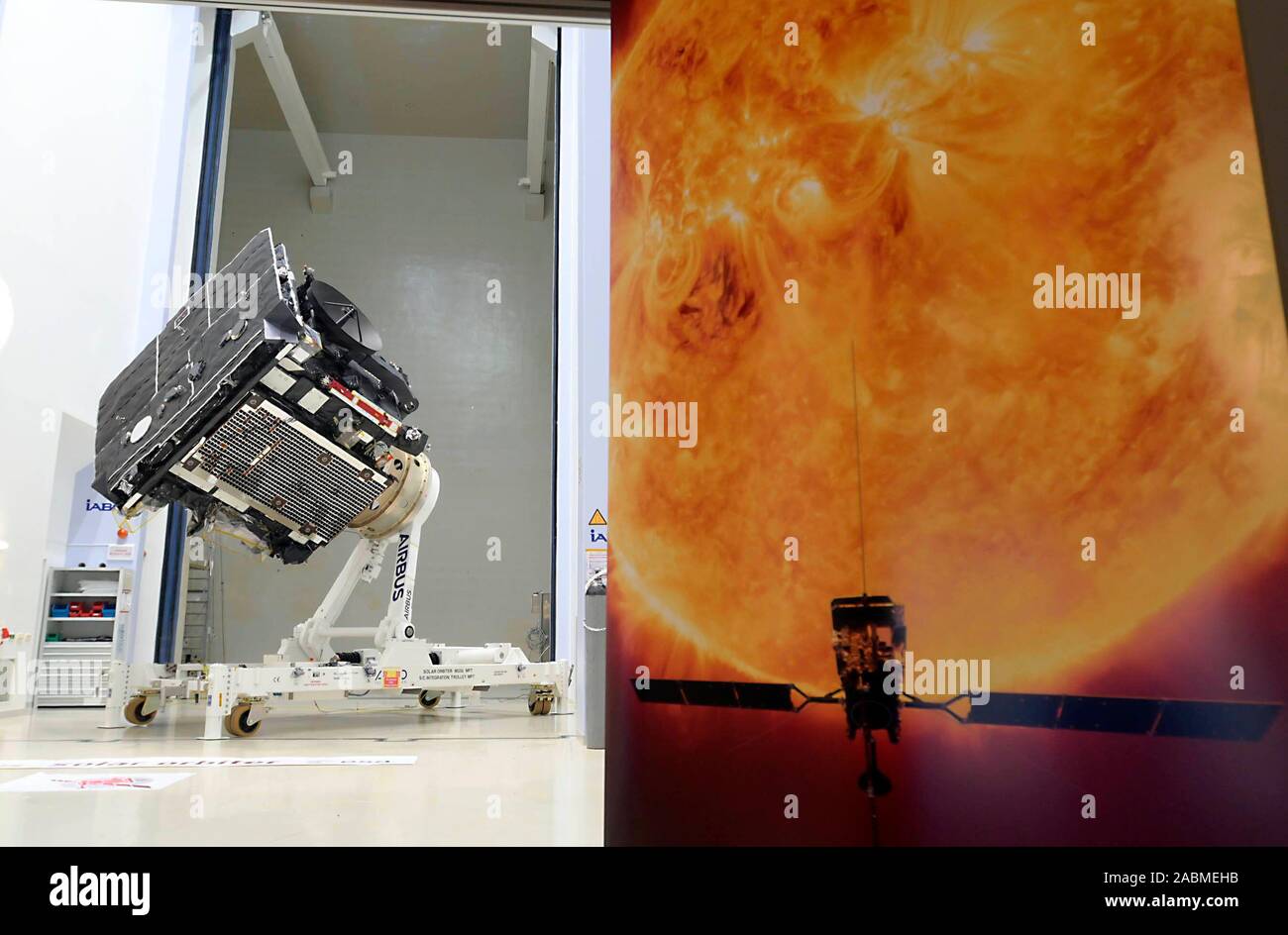 The 'Solar Orbiter' space probe is being tested under real conditions at IABG's test centre in Ottobrunn. [automated translation] Stock Photo