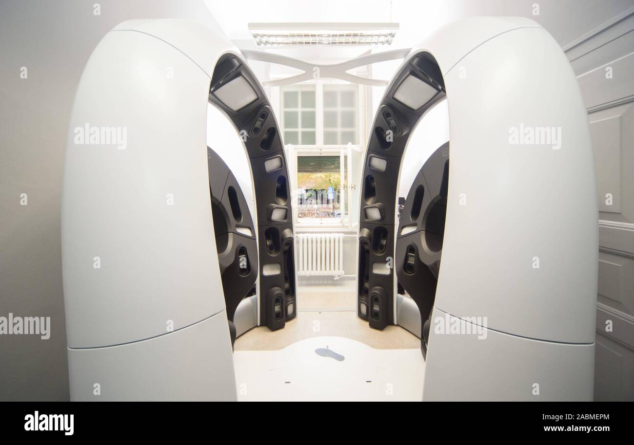 Presentation of Germany's first 3D full-body scanner in the Department of Hand, Plastic and Aesthetic Surgery at the University Hospital of Munich in Pettenkoferstraße. [automated translation] Stock Photo