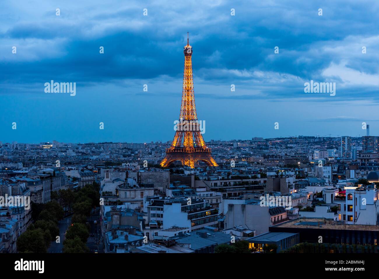 The paris skyline night eiffel tower arc de triomphe hi-res stock ...