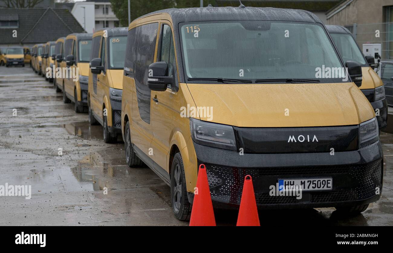 Hamburg Germany 28th Nov 19 Vehicles Of The Shuttle Service Moia Are Parked At The Charging Points In The Depot Credit Axel Heimken Dpa Alamy Live News Stock Photo Alamy