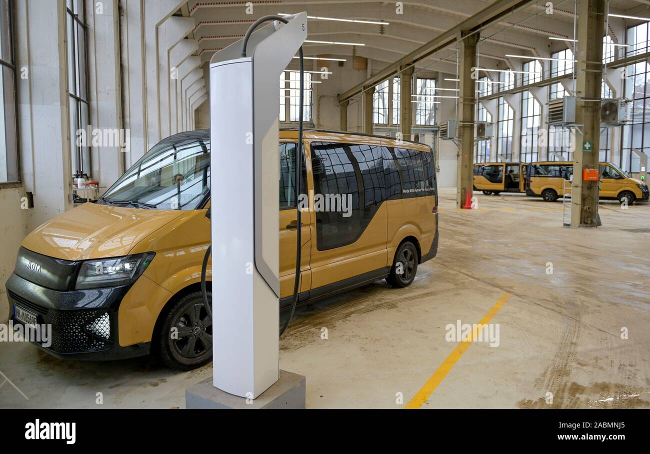 Hamburg Germany 28th Nov 19 Vehicles Of The Shuttle Service Moia Are Parked At The Charging Points In The Depot Credit Axel Heimken Dpa Alamy Live News Stock Photo Alamy