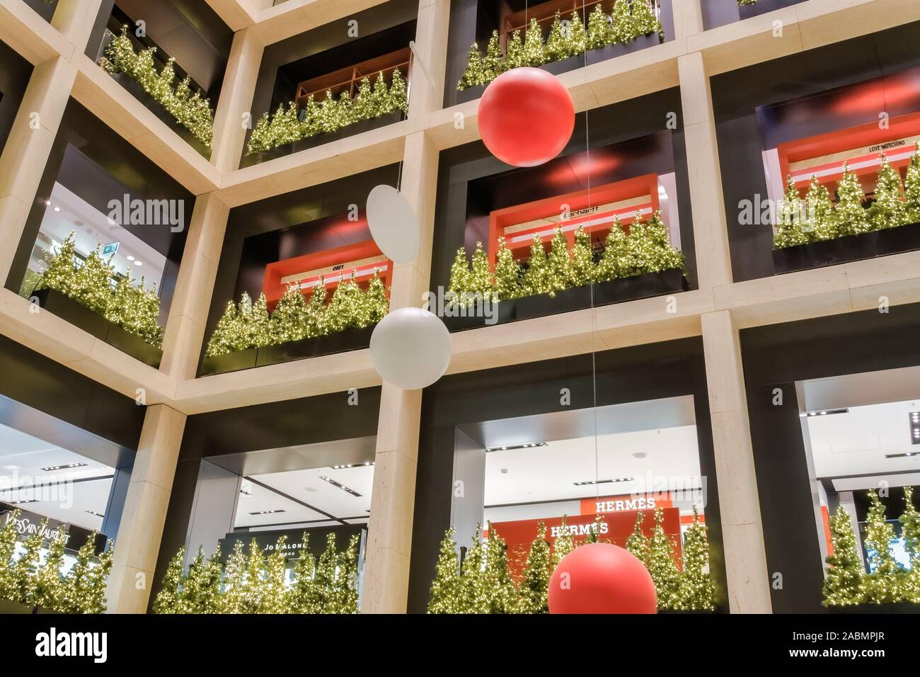 Rome, Italy Rinascentre Roma Tritone Department Store Interior
