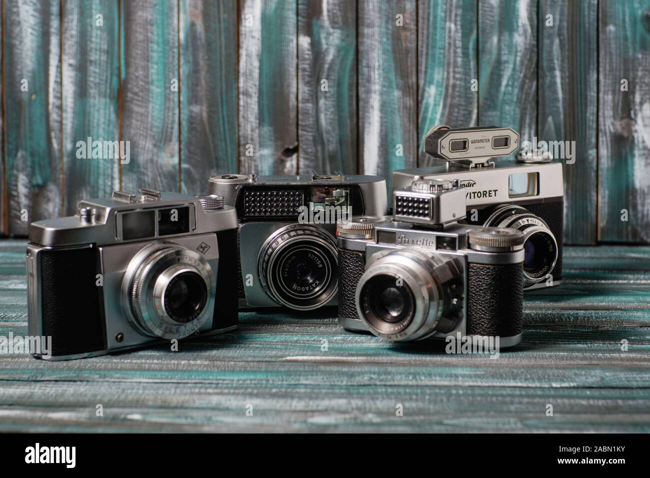 A collection of old film cameras Stock Photo Alamy
