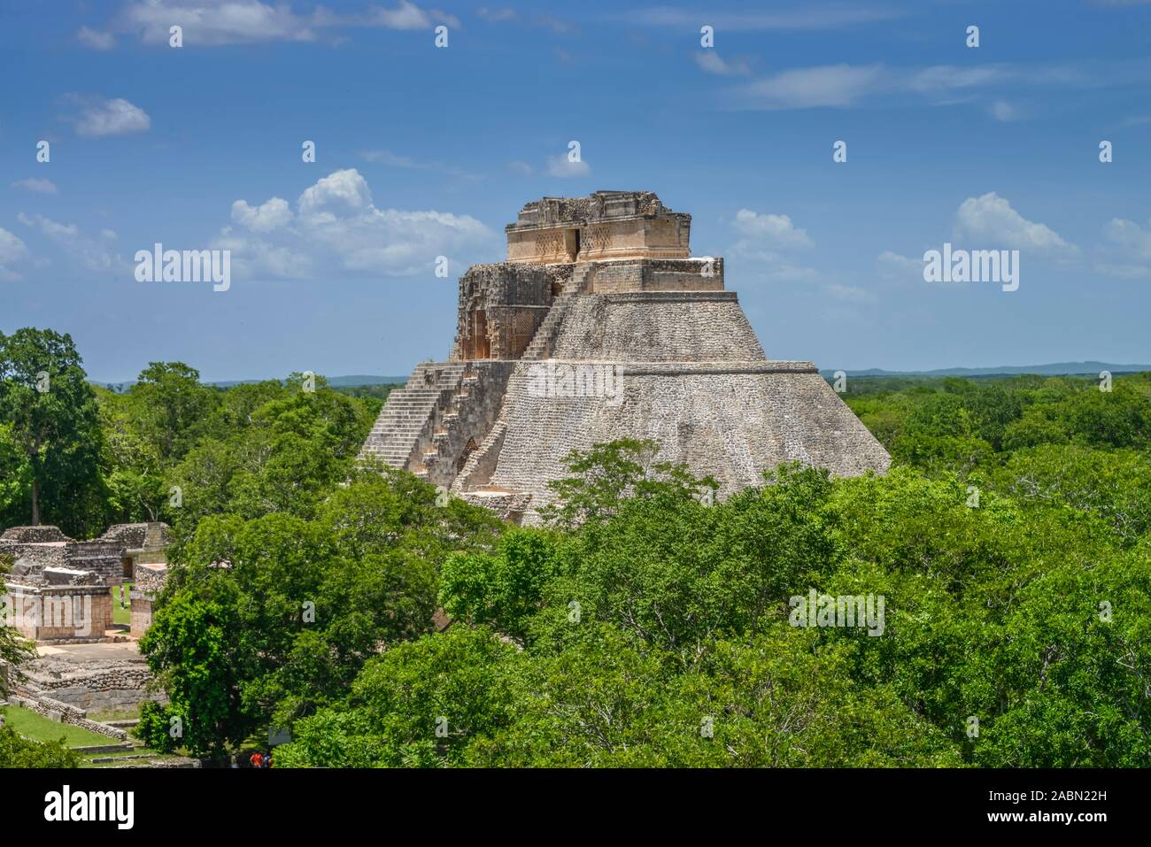 Pyramide des Zauberers (Piramide del Adivino), Uxmal, Yucatan, Mexiko Stock Photo