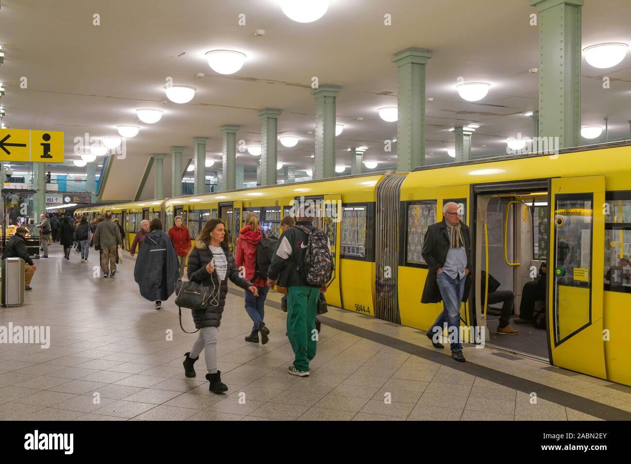 U5, U-Bahnhof Alexanderplatz, Mitte, Berlin, Deutschland Stock Photo