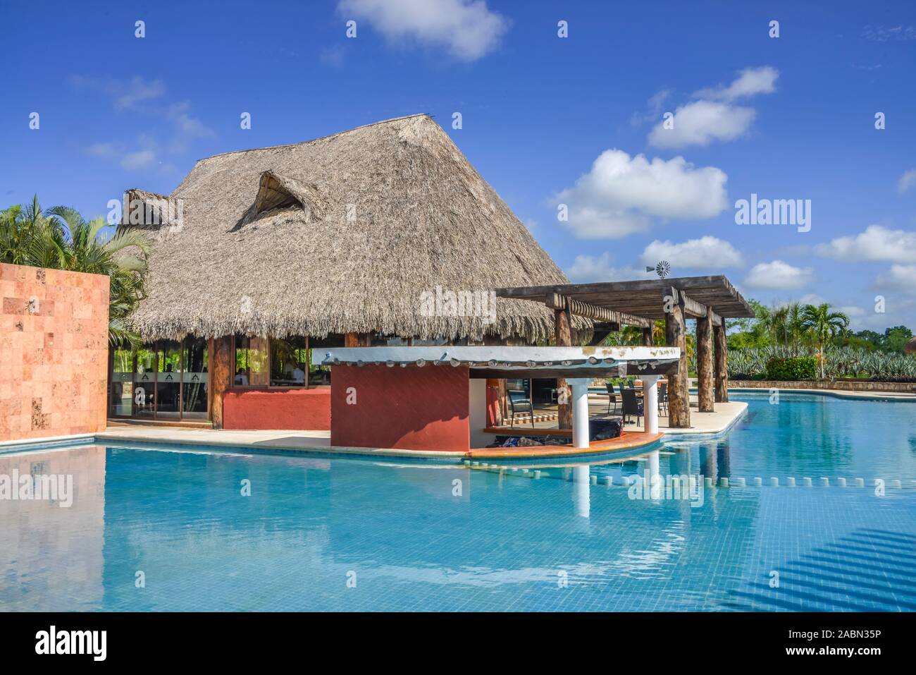 Swimmingpool, Restaurant, Hotelanlage, Hacienda Sotuta de Peon, Yucatan, Mexiko Stock Photo