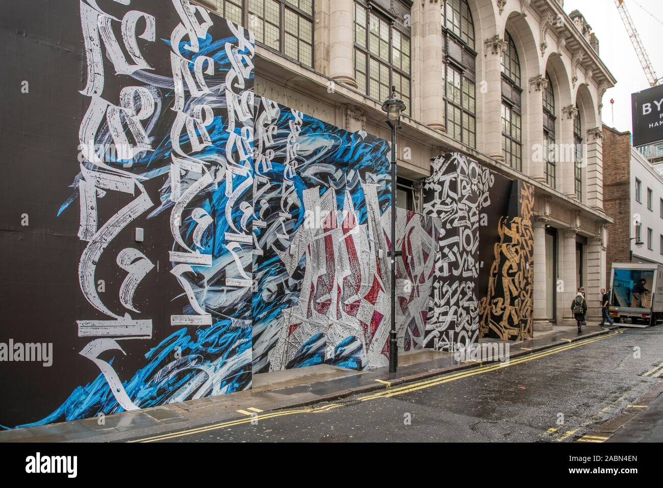 Dover Street Market, London, UK. 28th November 2019. EMBARGOED Online until 0001: 29/11/19, passed for Print Tomorrow. A monumental new 15th anniversary exterior mural created by renowned Russian calligraffiti artist Pokras Lampas in collaboration with iconic Japanese fashion label Comme Des Garcons (in collaboration with Opera Gallery London). One of the world’s most famous calligraphy artists, Pokras Lampas has created a unique fusion of graffiti and calligraphy called “calligraffiti.” Credit: Malcolm Park/Alamy Live News. Stock Photo