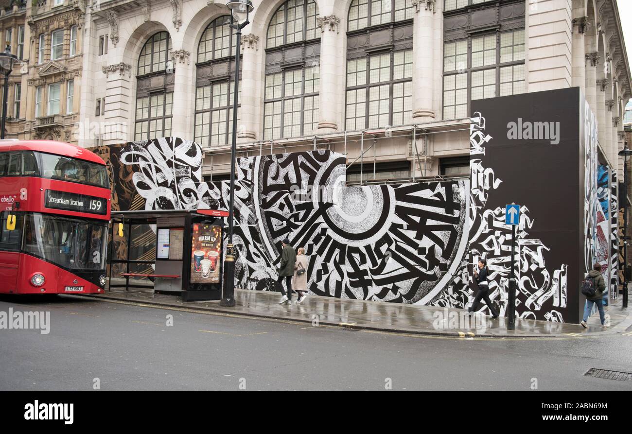Dover Street Market, London, UK. 28th November 2019. EMBARGOED Online until 0001: 29/11/19, passed for Print Tomorrow. A monumental new 15th anniversary exterior mural created by renowned Russian calligraffiti artist Pokras Lampas in collaboration with iconic Japanese fashion label Comme Des Garcons (in collaboration with Opera Gallery London). One of the world’s most famous calligraphy artists, Pokras Lampas has created a unique fusion of graffiti and calligraphy called “calligraffiti.” Credit: Malcolm Park/Alamy Live News. Stock Photo