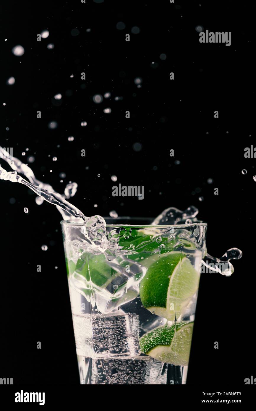 gin, lemonade, smirnoff, ice cubes, los angeles, summer cocktails, non