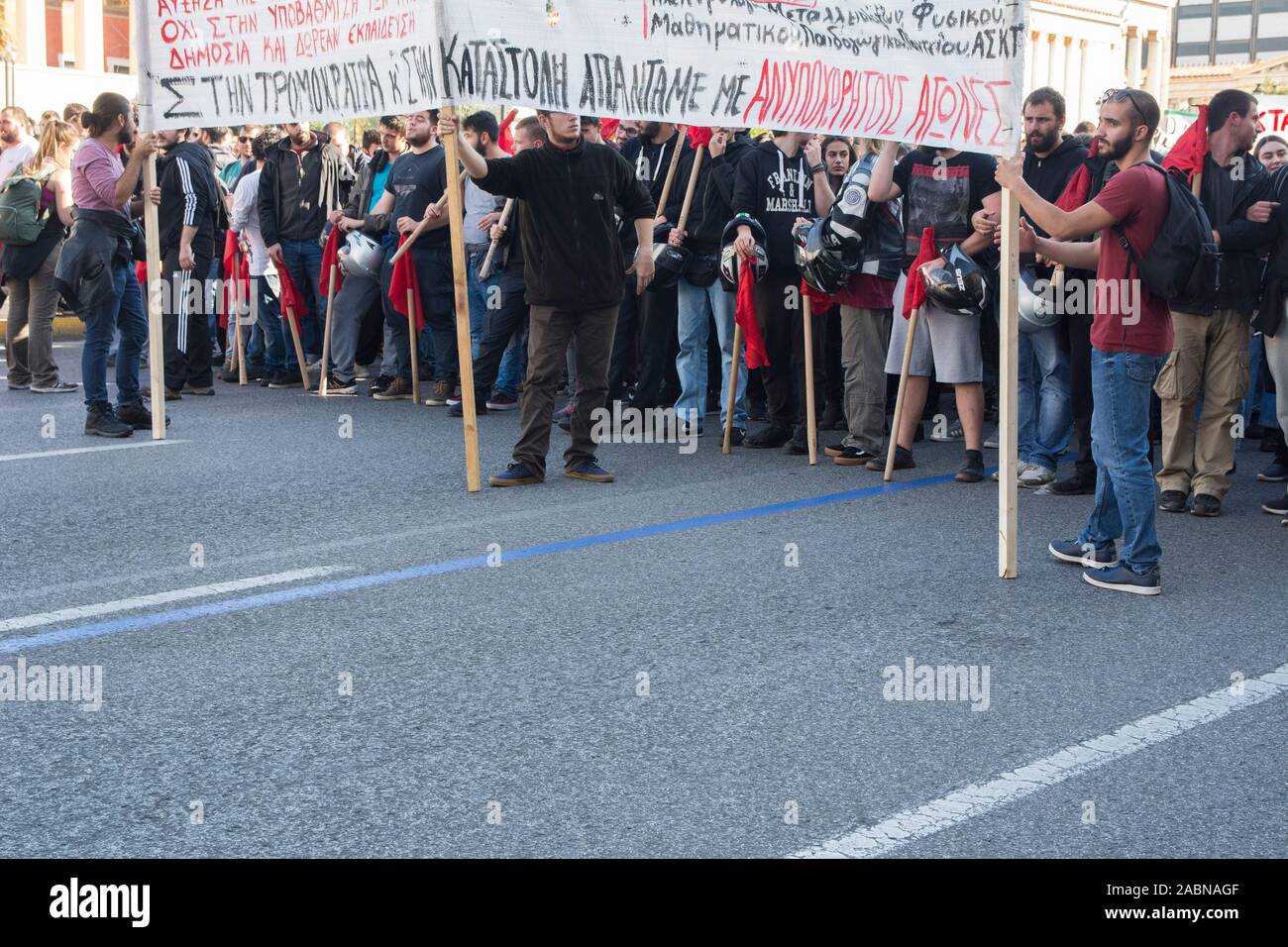 Athens, Greece. 28th Nov 2019. Students rally holding banners and shout slogans against the government and the minister of education. Thousands university students took to the streets to demonstrate against reforms in education, police repression as well as the abolition of the universities’ asylum law. © Nikolas Georgiou / Alamy Live News Credit: Nikolas Georgiou/Alamy Live News Stock Photo