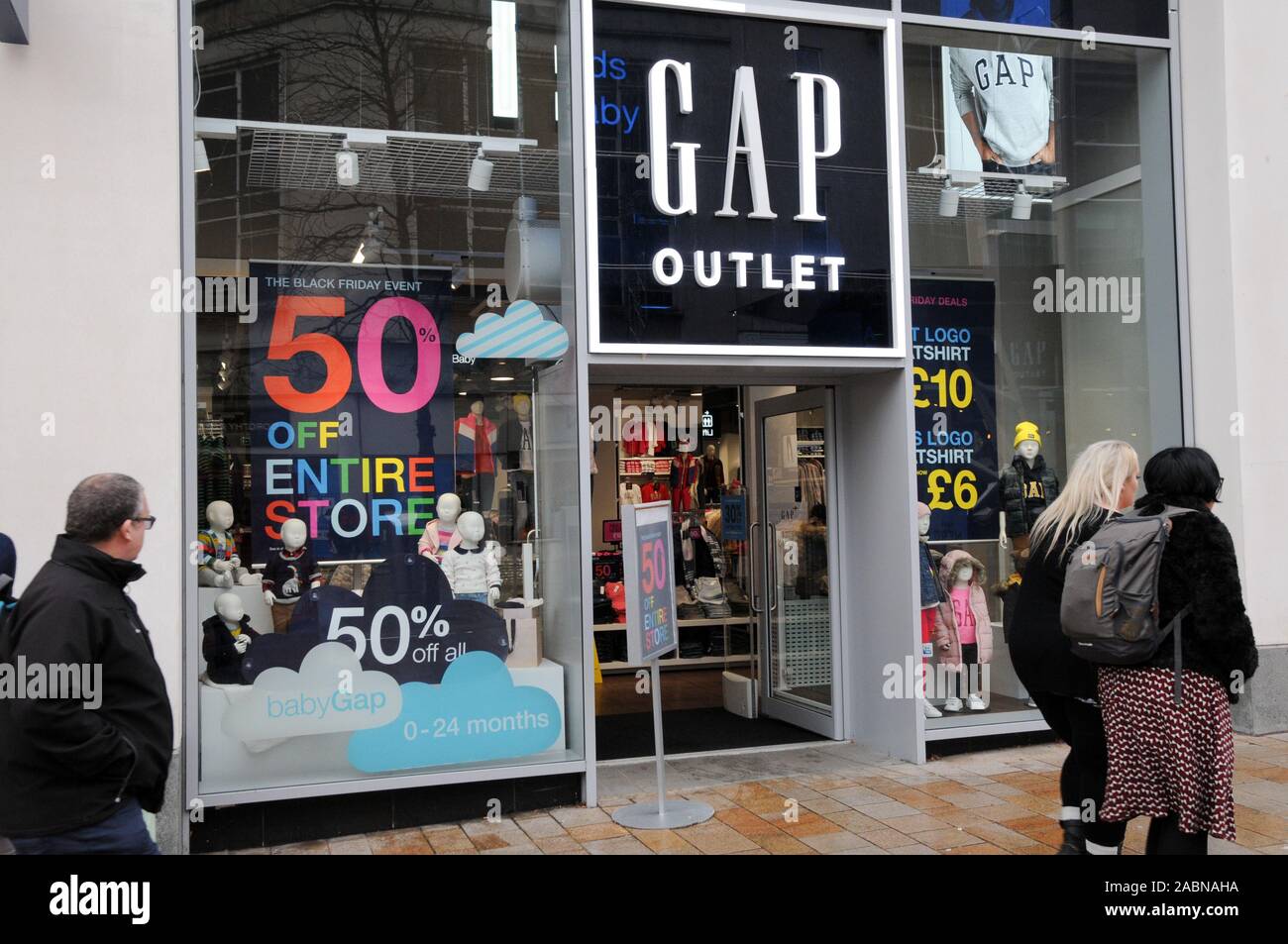Sheffield, UK. 28th Nov, 2019. Shops in Sheffield advertise their Black  Friday sales. Credit: Alamy Live News Stock Photo - Alamy