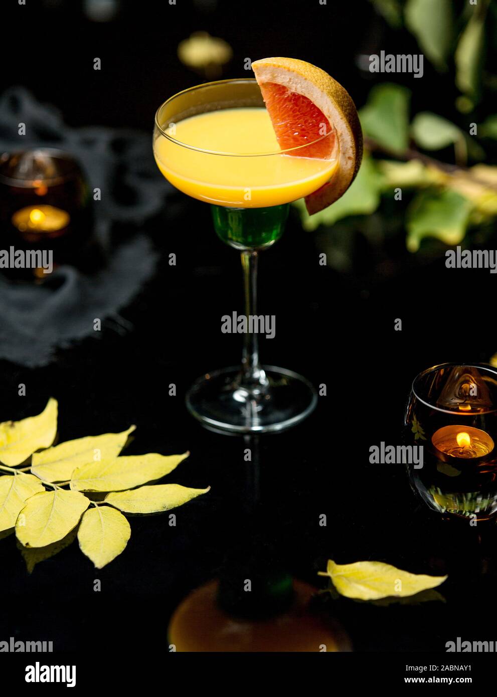 Yellow grapefruit juice hi-res stock photography and images - Alamy