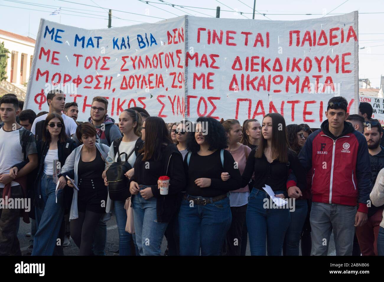 Athens, Greece. 28th Nov 2019. Students rally holding banners and shout slogans against the government and the minister of education. Thousands university students took to the streets to demonstrate against reforms in education, police repression as well as the abolition of the universities’ asylum law. © Nikolas Georgiou / Alamy Live News Credit: Nikolas Georgiou/Alamy Live News Stock Photo