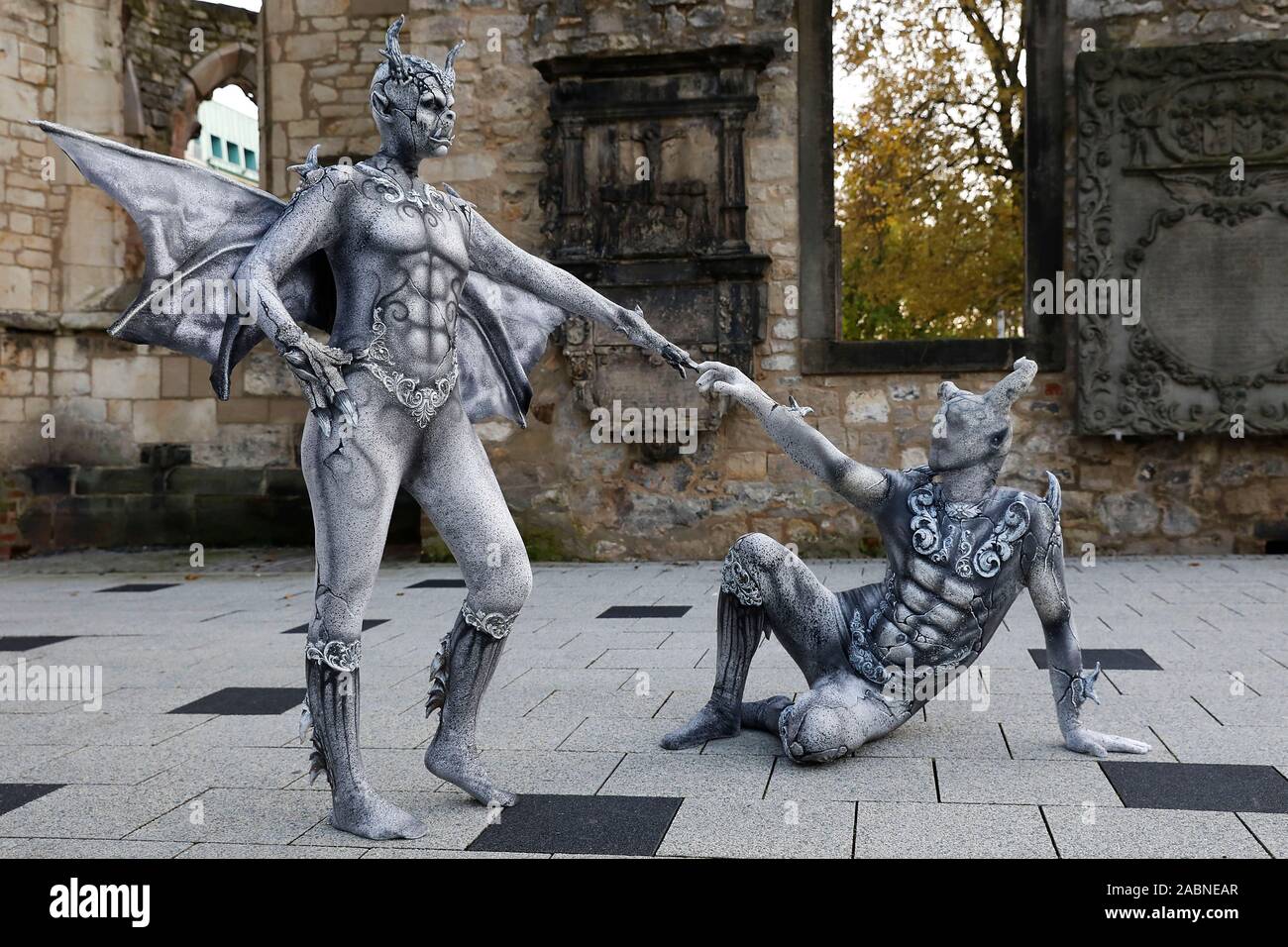Hannover, Deutschland. 28th Nov, 2019. GEEK ART - Bodypainting and Transformaking: Gargoyle photoshooting with Enrico Lein and Marlena Wieland at the Nikolai graveyard in Hannover on November 28, 2019 - A project by the photographer Tschiponnique Skupin and the bodypainter Enrico Lein Credit: Geisler-Fotopress GmbH/Alamy Live News Stock Photo