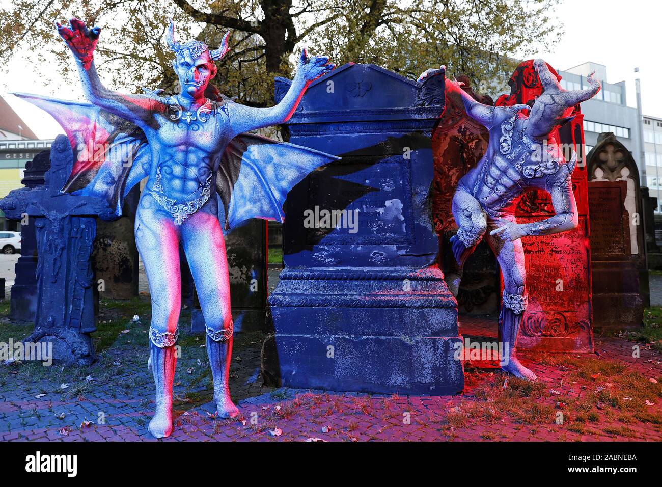 Hannover, Deutschland. 28th Nov, 2019. GEEK ART - Bodypainting and Transformaking: Gargoyle photoshooting with Enrico Lein and Marlena Wieland at the Nikolai graveyard in Hannover on November 28, 2019 - A project by the photographer Tschiponnique Skupin and the bodypainter Enrico Lein Credit: Geisler-Fotopress GmbH/Alamy Live News Stock Photo