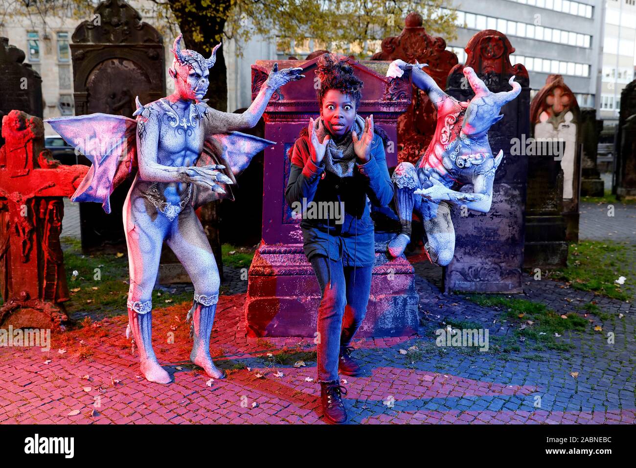 Hannover, Deutschland. 28th Nov, 2019. GEEK ART - Bodypainting and Transformaking: Gargoyle photoshooting with Enrico Lein, Marlena Wieland and Clementine Hoegnifio at the Nikolai graveyard in Hannover on November 28, 2019 - A project by the photographer Tschiponnique Skupin and the bodypainter Enrico Lein Credit: Geisler-Fotopress GmbH/Alamy Live News Stock Photo