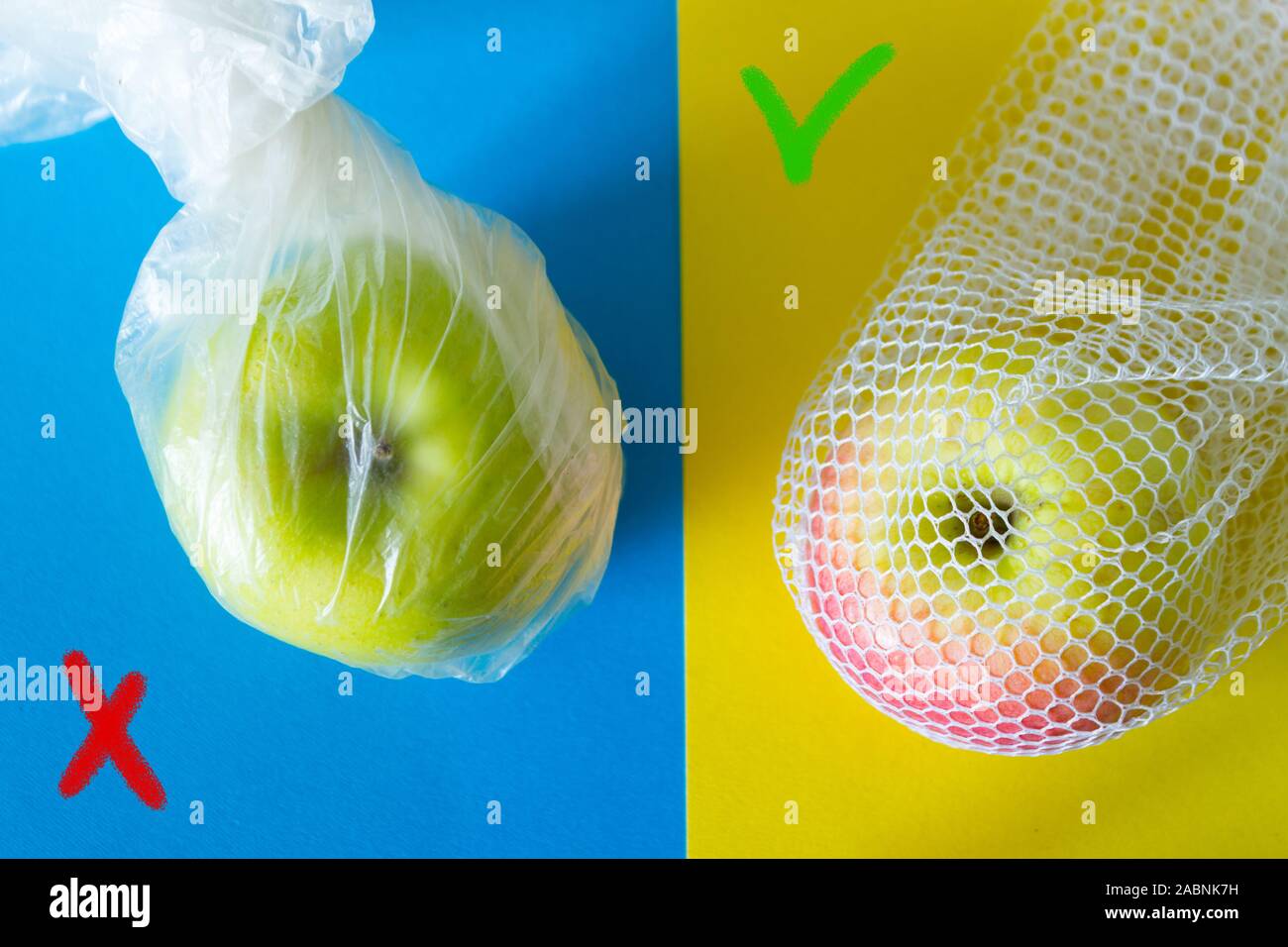 Plastic bag vs reusable bag. Zero waste lifestyle Stock Photo Alamy