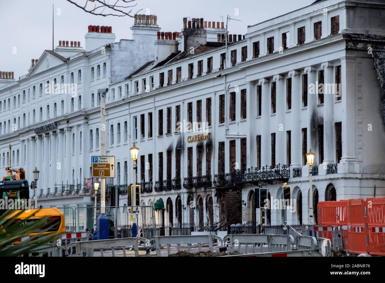 Hotel signs damage hires stock photography and images Alamy