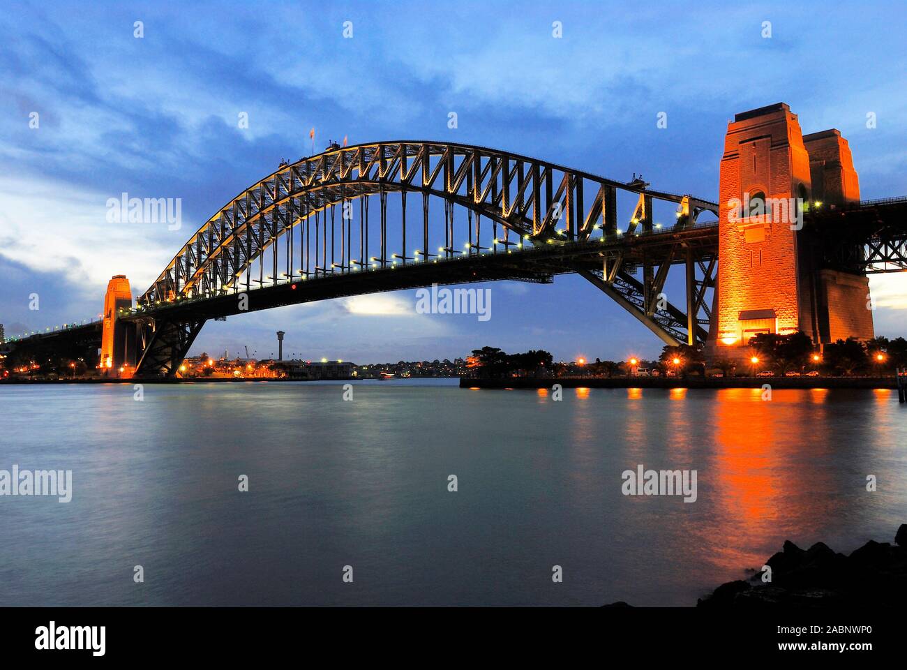 Harbour Bridge in der Abenddaemmerung, Sydney, New South Wales, Australien;  Februar 2007 Stock Photo