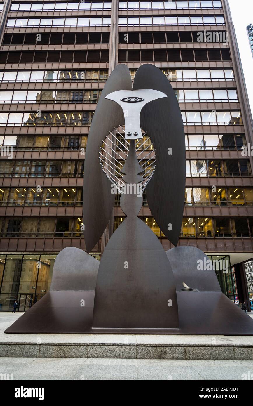 Chicago Picasso sculpture, an untitled monumental sculpture by Pablo  Picasso in Daley Plaza in the Chicago Loop, Chicago, Illinois, USA Stock  Photo - Alamy
