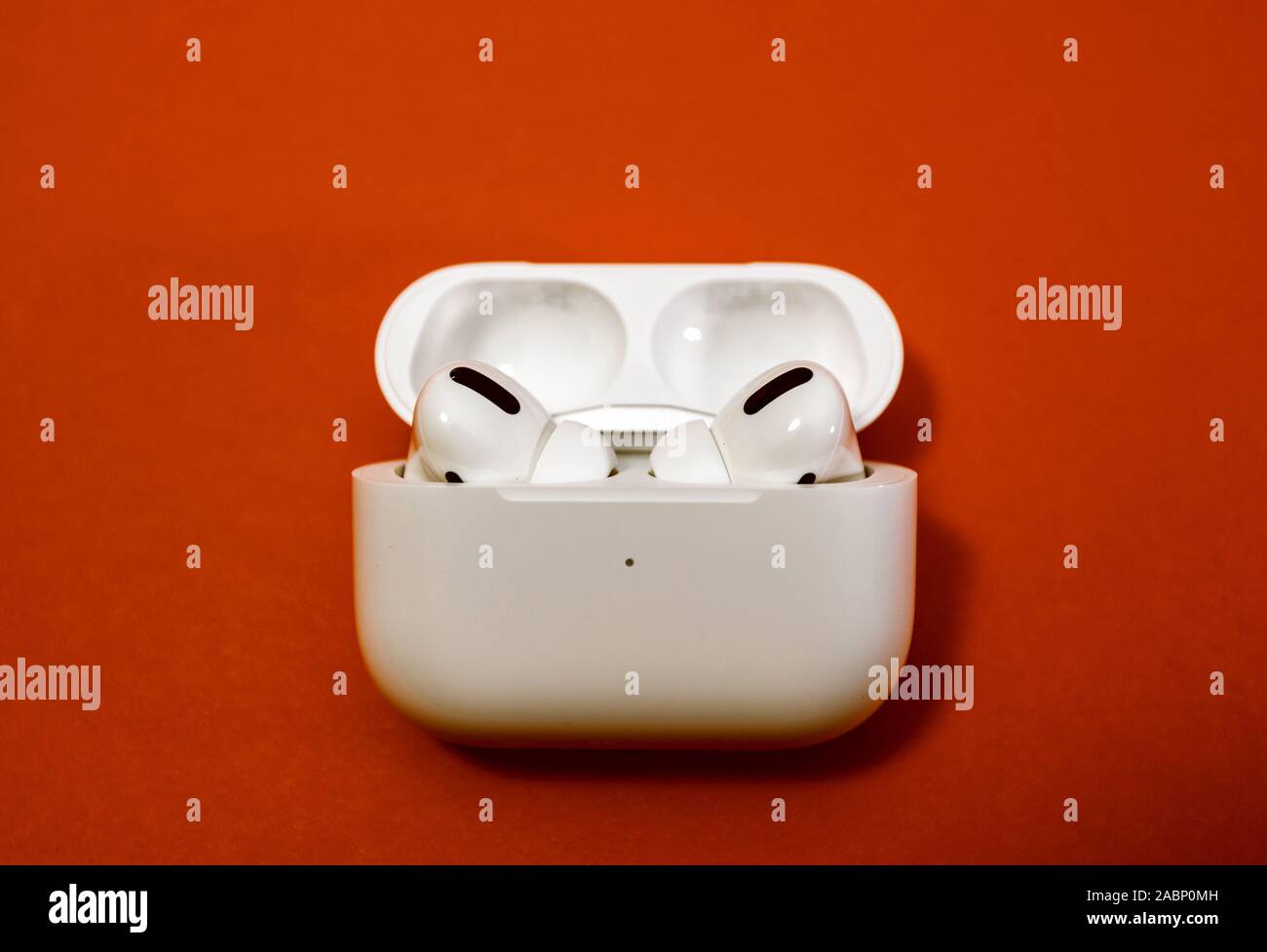 Airpods pro hi-res stock photography and images - Alamy