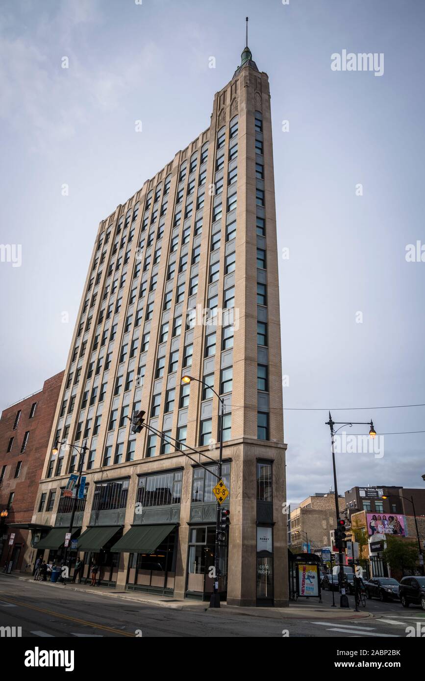 Northwest Tower, popularly known as the Coyote Building, is a 12-story art deco building at the corner of North Avenue and Milwaukee Avenue, Illinois, Stock Photo